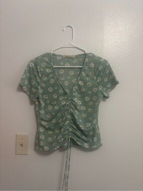 Liberty Love Sage Green Daisy Print Front-Tie Tee — Women’s Size Large